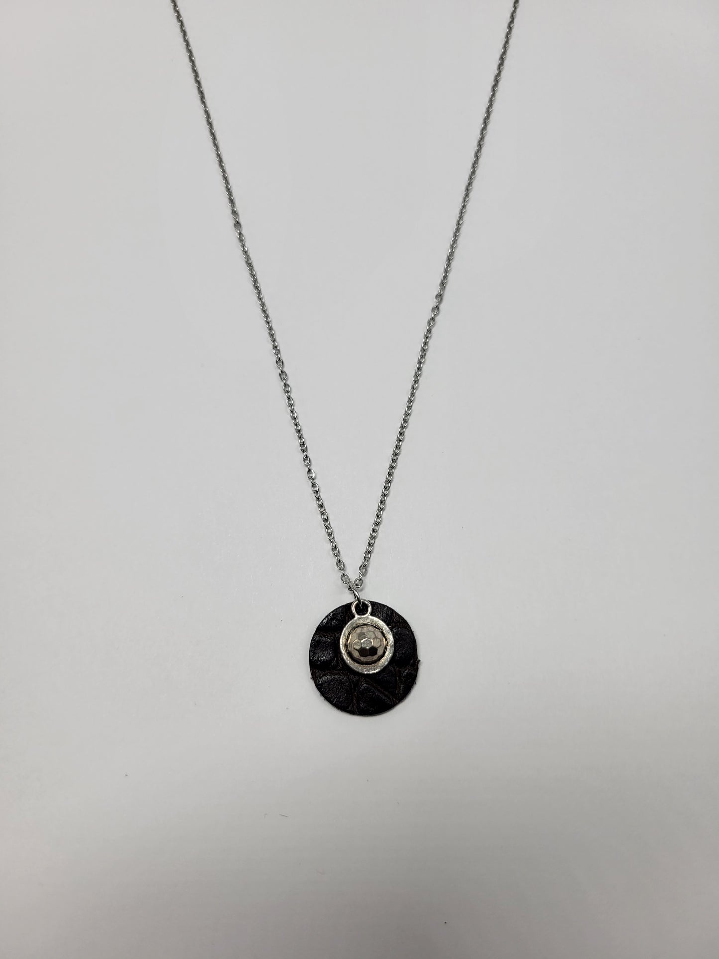 Collier cuir recyclé sequin - Atelier Claire Zhou x 114 Paris