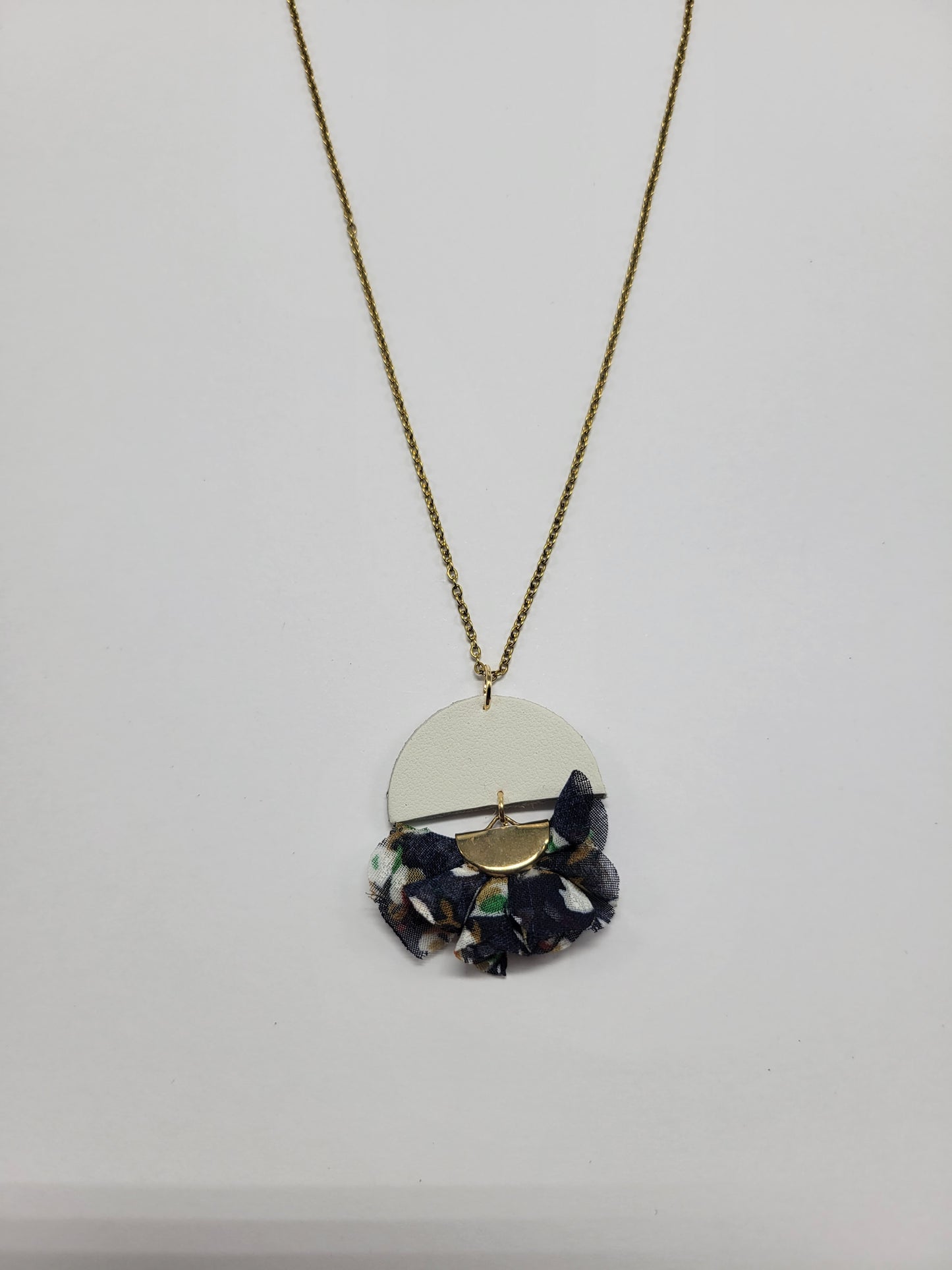 Collier cuir recyclé et pampilles - Atelier Claire Zhou x 114 Paris