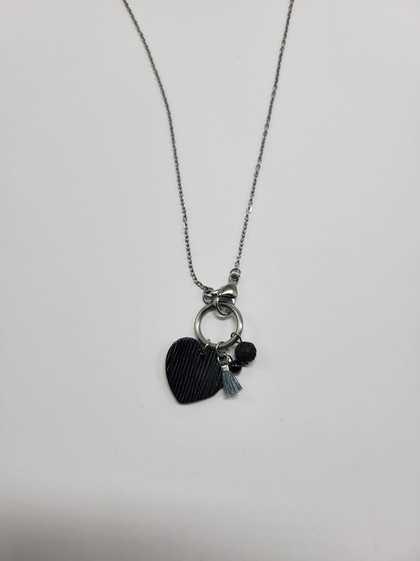 Collier cuir recyclé et pampilles - Atelier Claire Zhou x 114 Paris