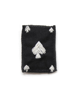 CARTE AS PIQUE broche brodée main