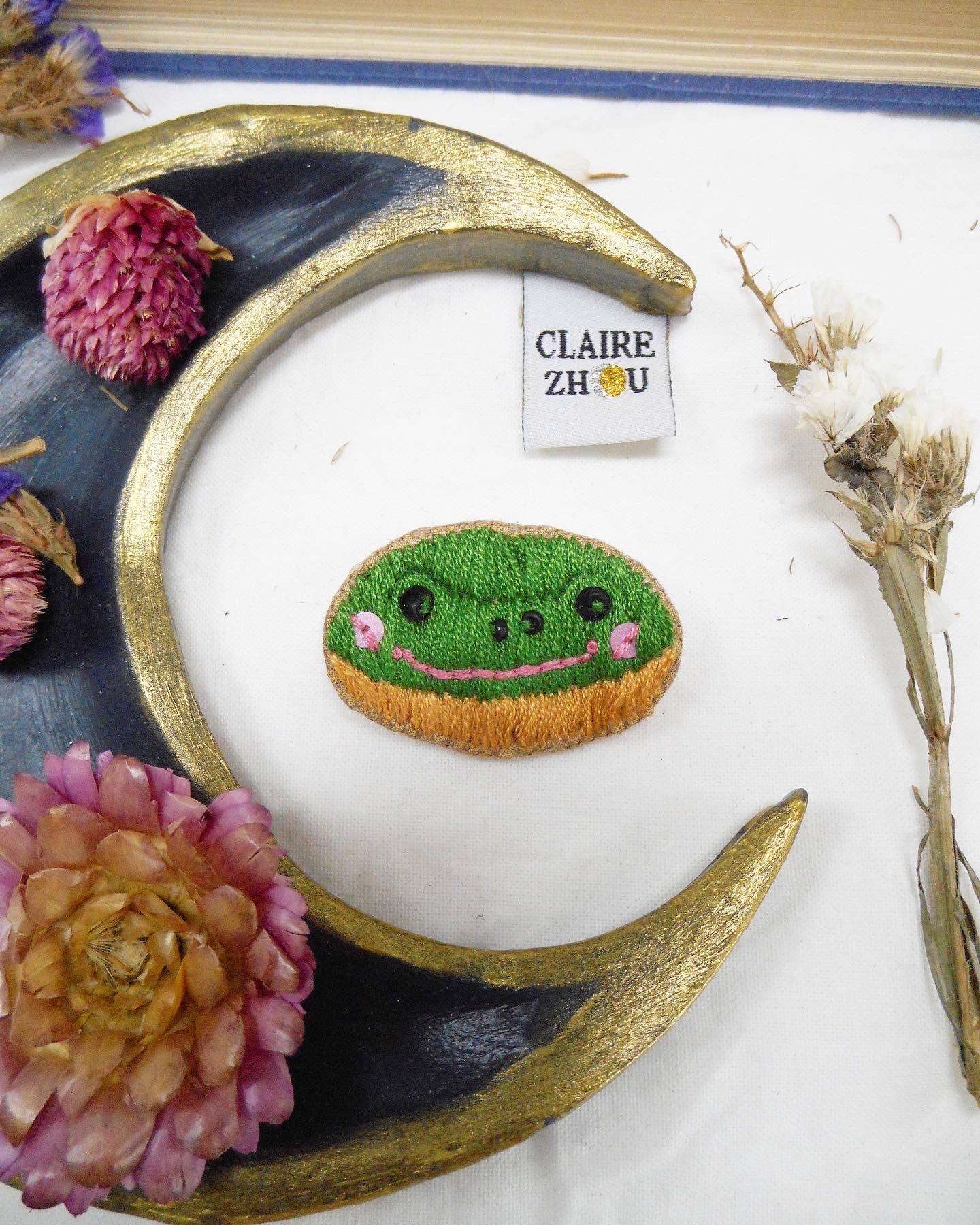 FROGNUT broche brodée fun/cute grenouille donut