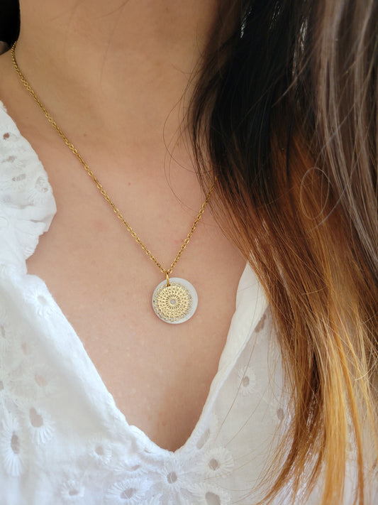 Collier sequin nacre original pièce unique