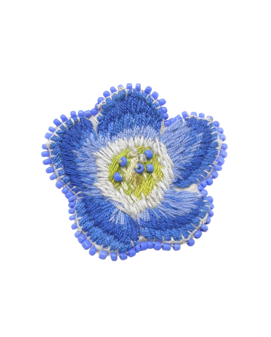 Broche brodée main fleur - GENTIANELLA ASPERA