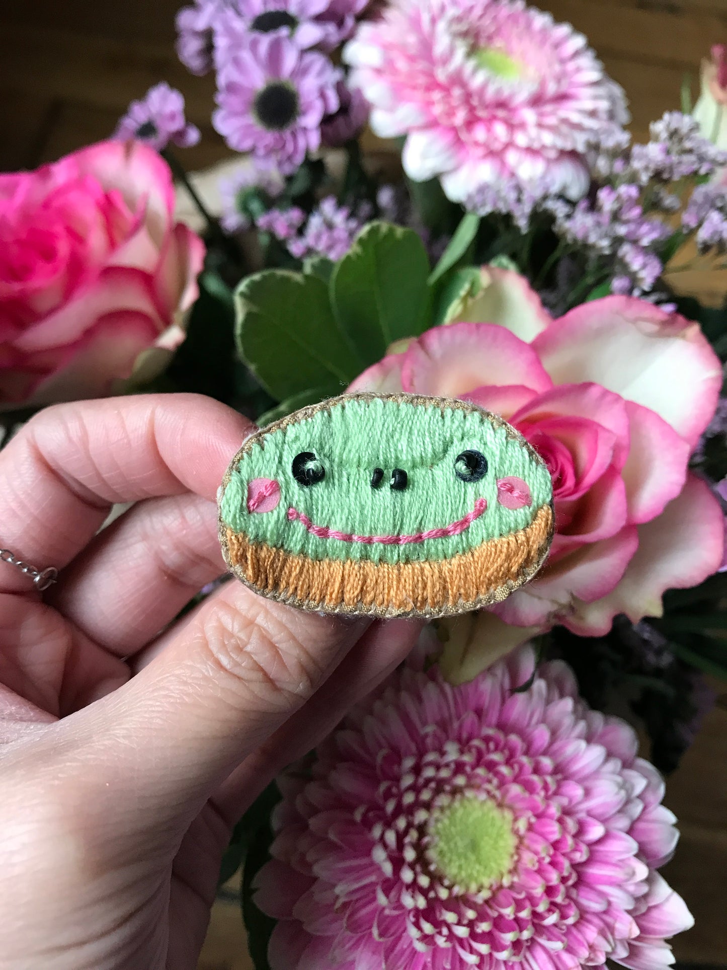 FROGNUT broche brodée fun/cute grenouille donut