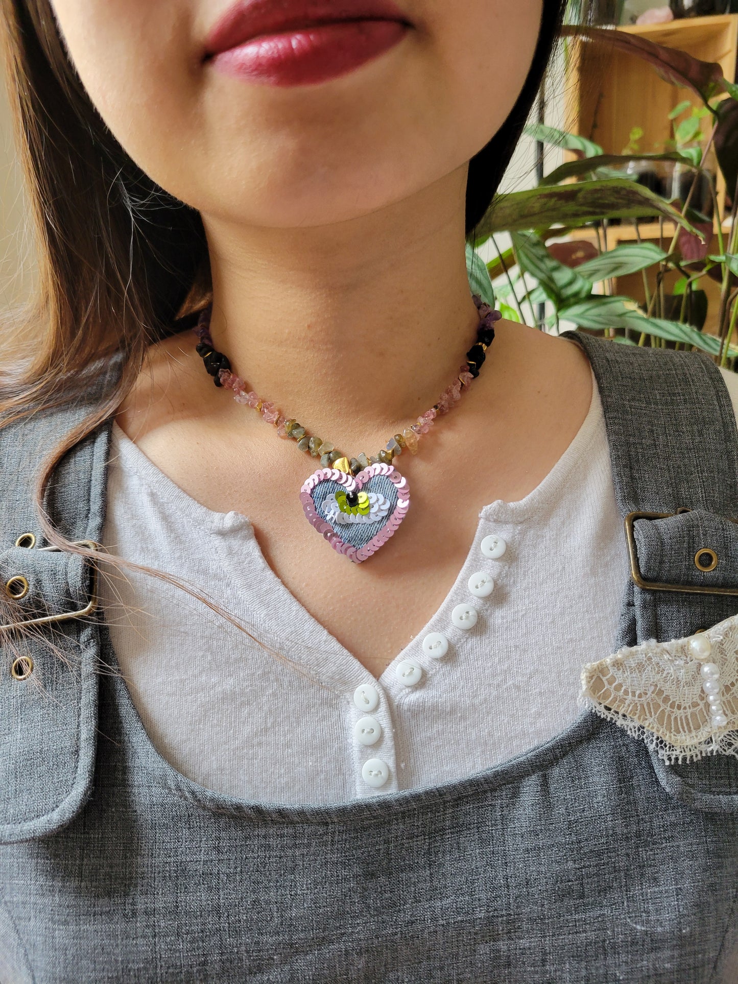 Collier original brodé main coeur oeil - NAYLA