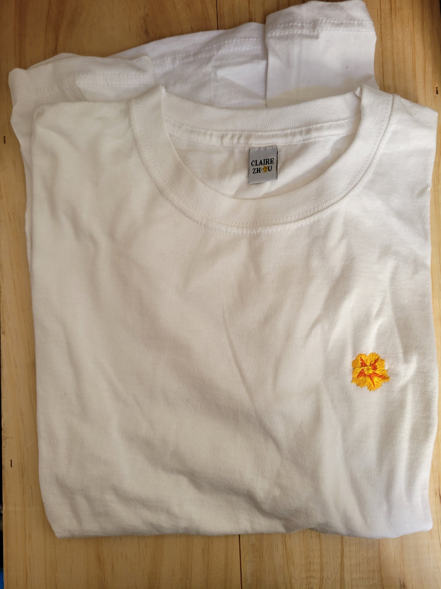 T-Shirt brodé à la main personnalisé