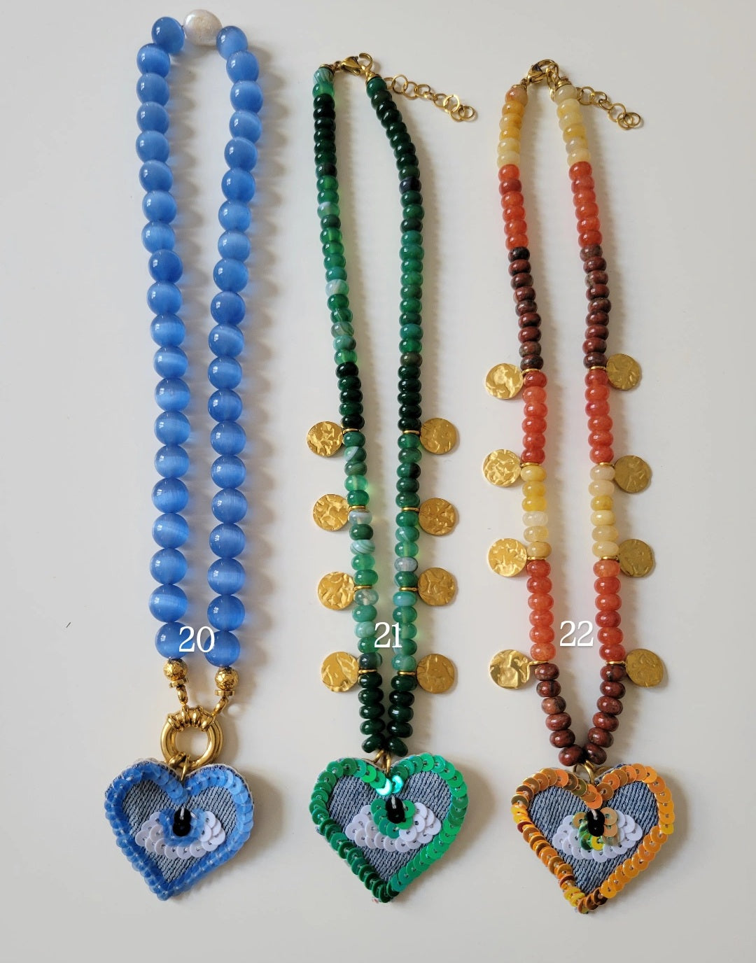 Collier original brodé main coeur oeil - NAYLA