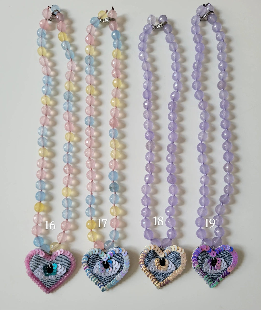 Collier original brodé main coeur oeil - NAYLA
