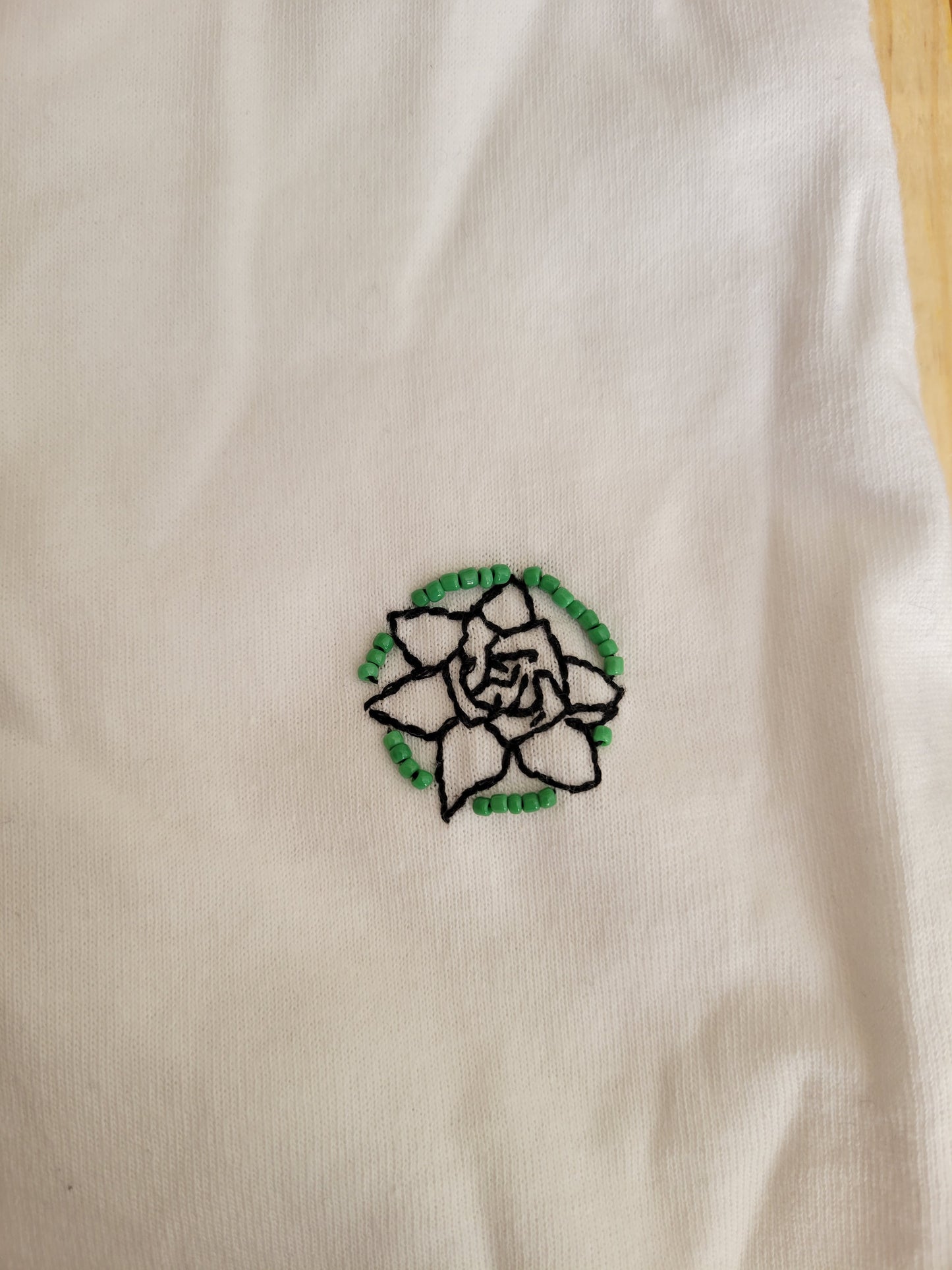 T-Shirt brodé à la main personnalisé