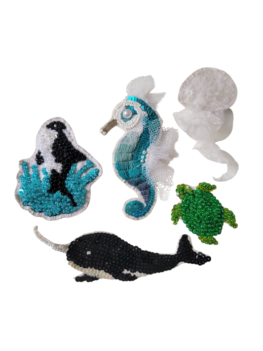 Broche brodée main animaux des océans